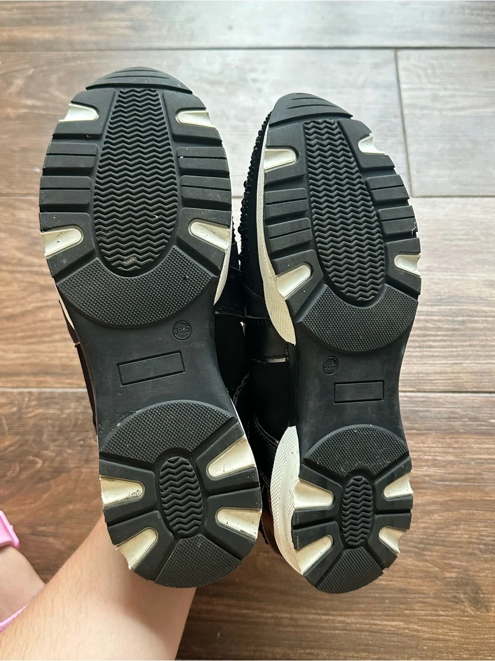 Carvela good used